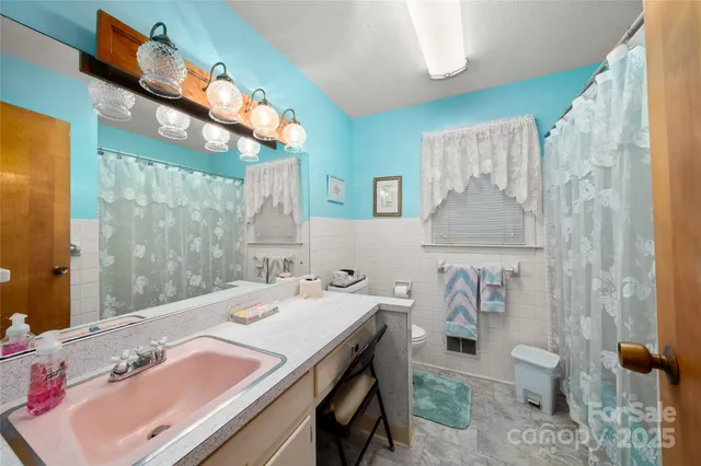 $612,500 | 335 Lake Cir Drive, Hendersonville, NC 28792