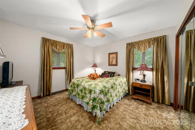 $612,500 | 335 Lake Cir Drive, Hendersonville, NC 28792