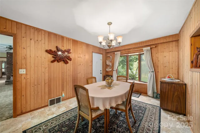 $612,500 | 335 Lake Cir Drive, Hendersonville, NC 28792