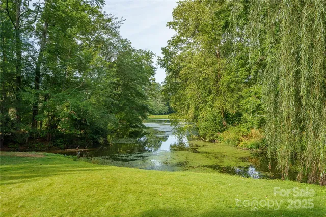 $612,500 | 335 Lake Cir Drive, Hendersonville, NC 28792