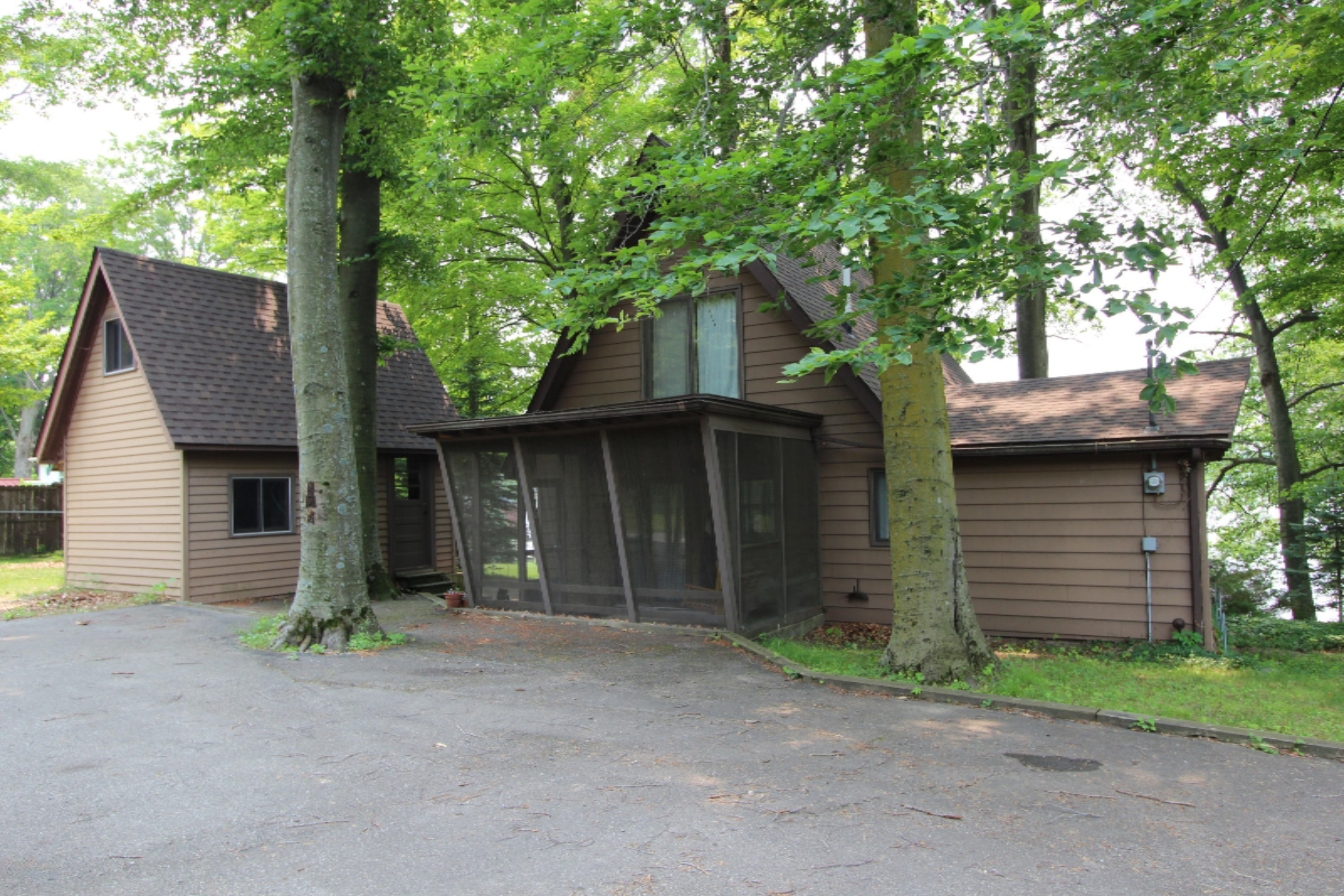 36999 Baseline Road Gobles, MI 49055 - Photo 3 of 22 IMG_0602