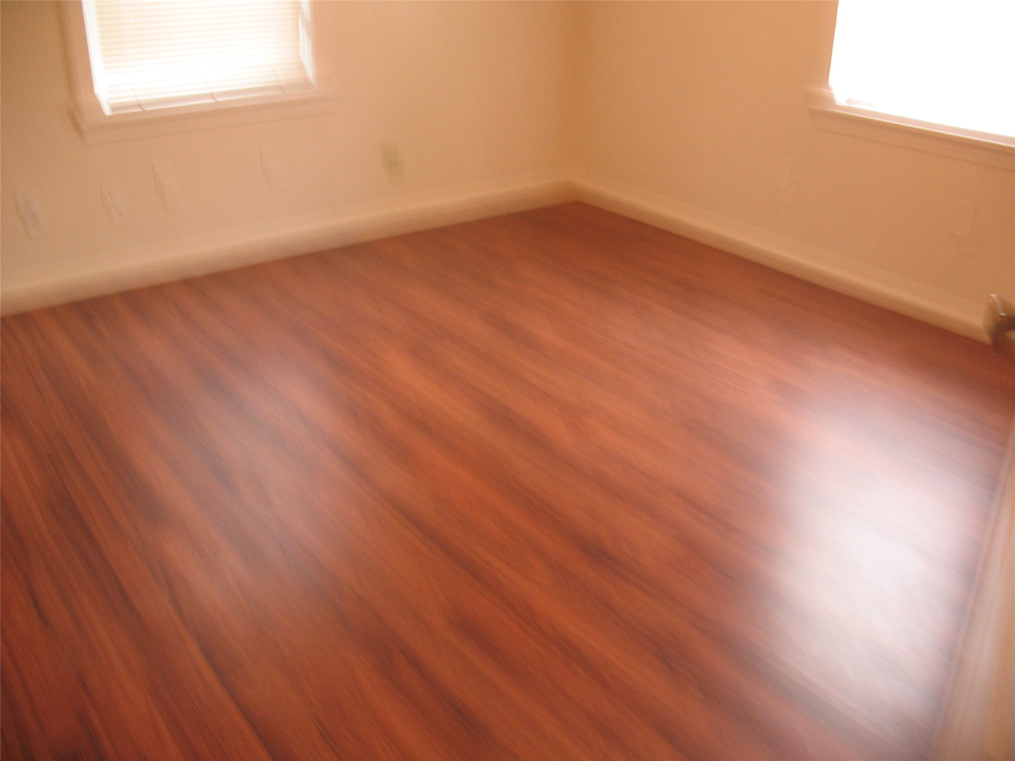 2610 Scott Street Houston, TX 77004 - Photo 3 of 11 an empty room with a window