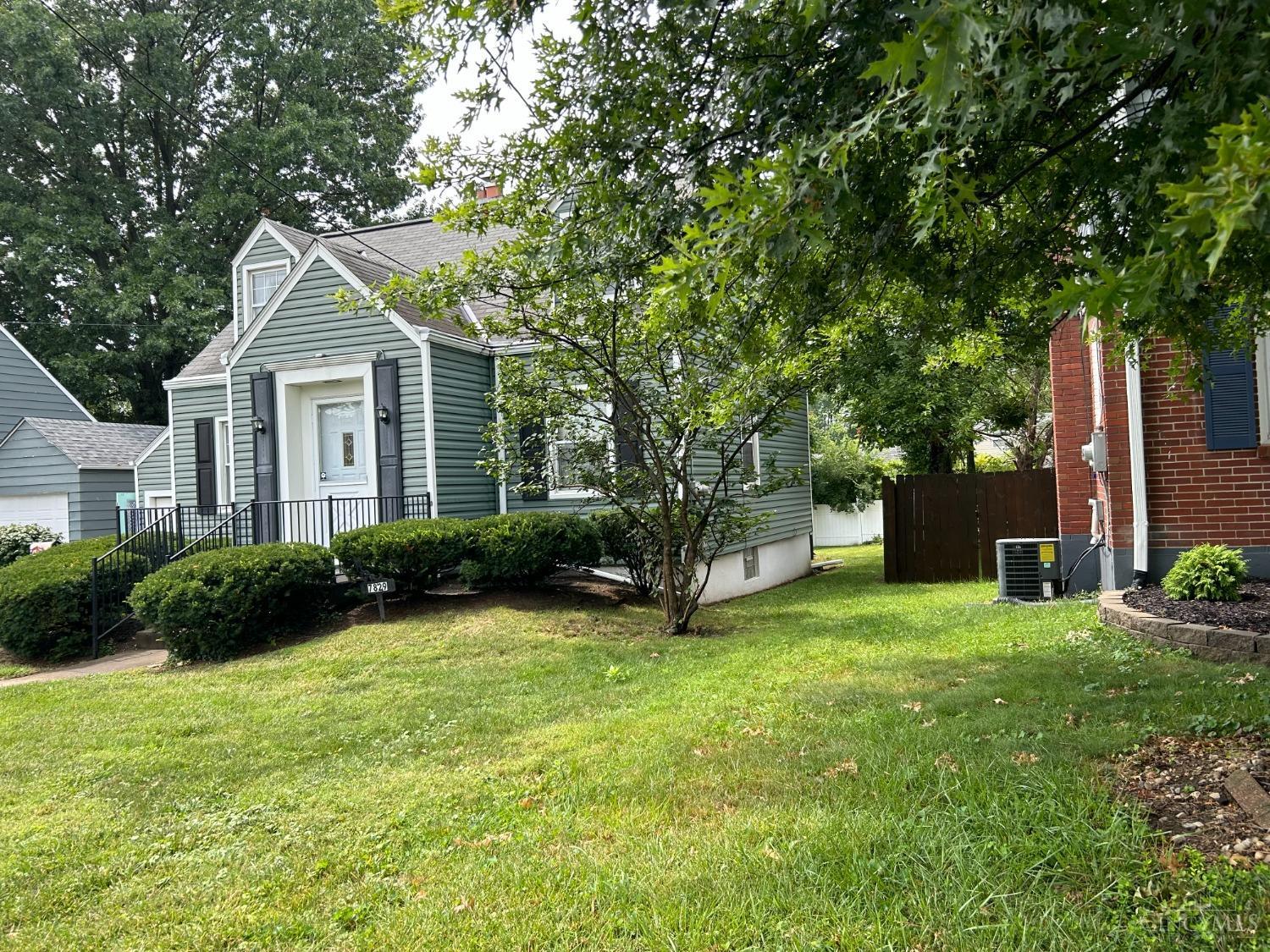 7829 Plainfield Road Cincinnati, OH 45236 - Photo 2 of 24