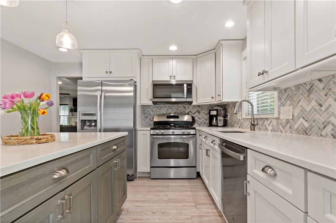 30 Indian Road East Providence, RI 02915 - Photo 3 of 47 Gallery Image 3