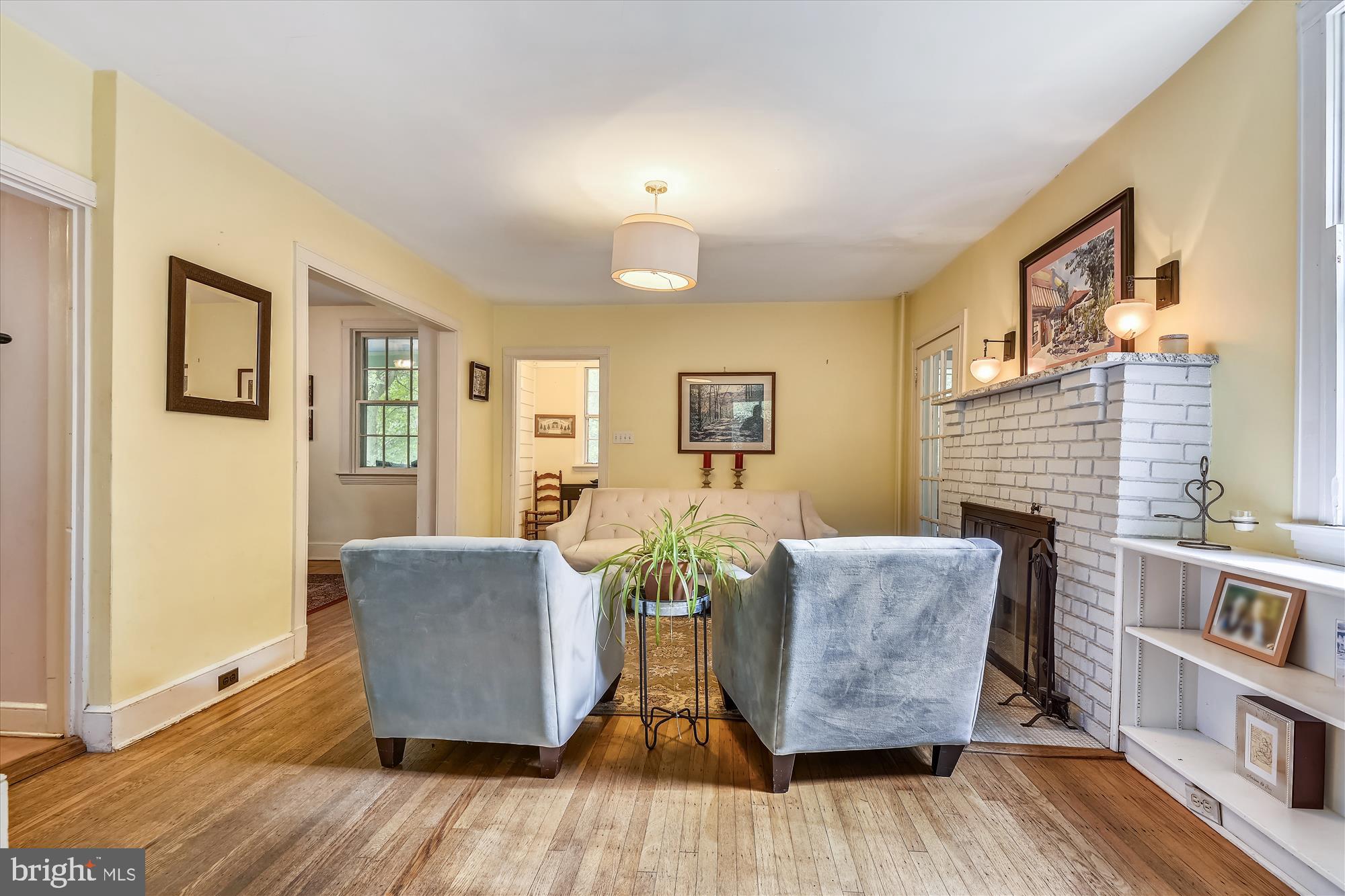 4804 Wilmslow Road Baltimore, MD 21210 - Photo 15 of 60 Living room