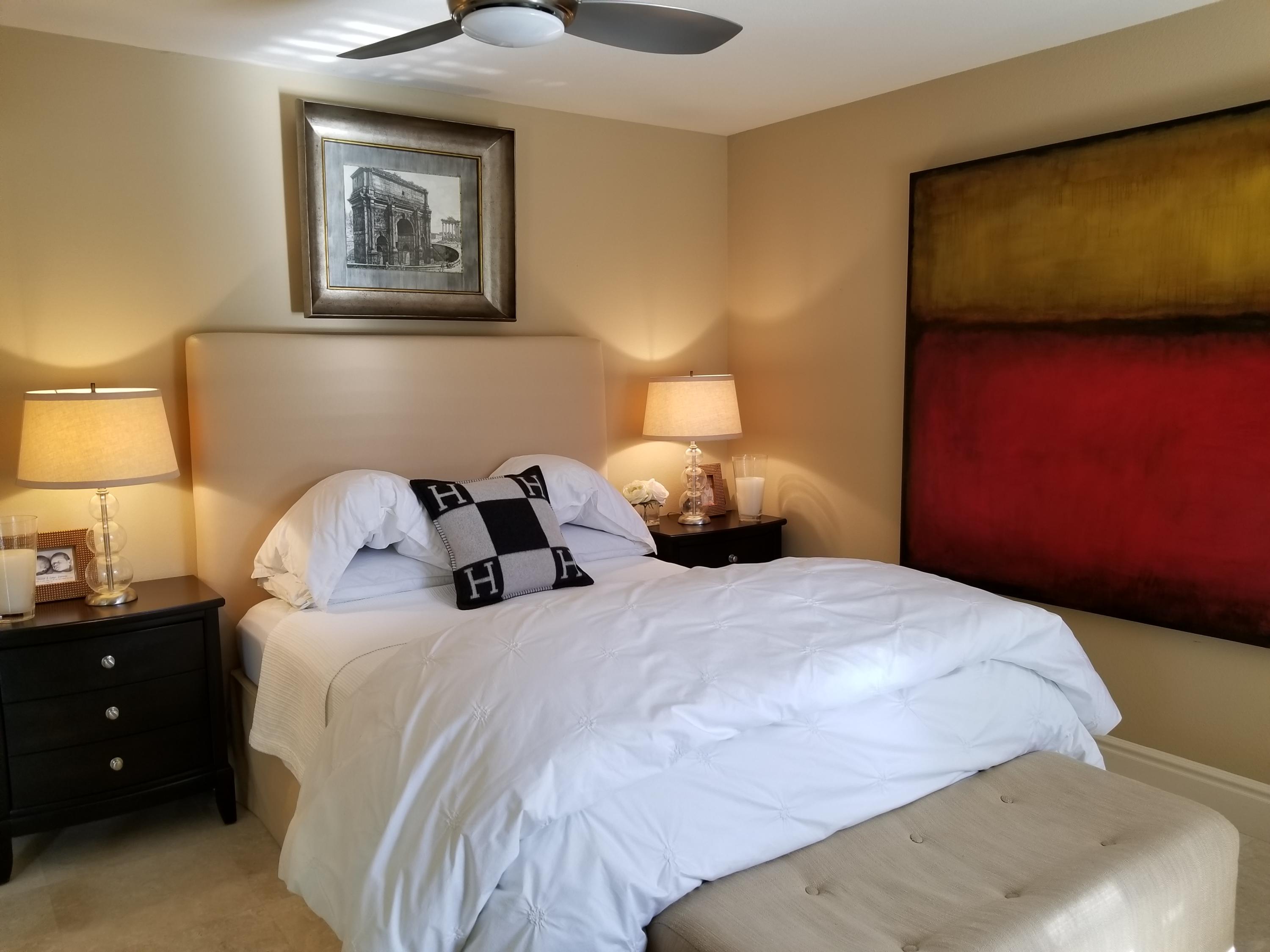 45735 Juniper Circle, Unit 522 Palm Desert, CA 92260 - Photo 23 of 53 a bedroom with a bed and a lamp