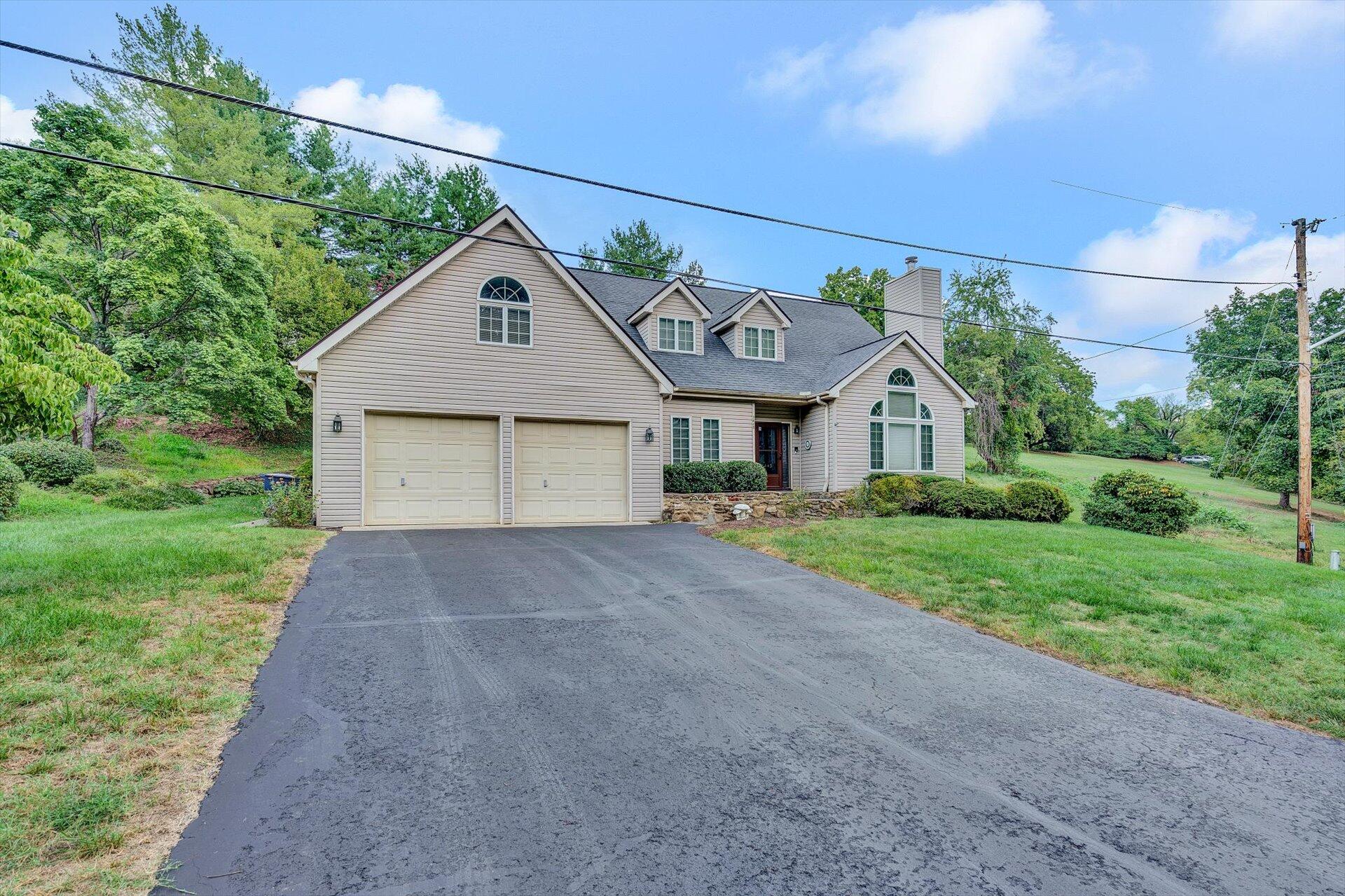3443 Brymoor Road Southwest Roanoke, VA 24018 - Photo 2 of 31 02-091620210193