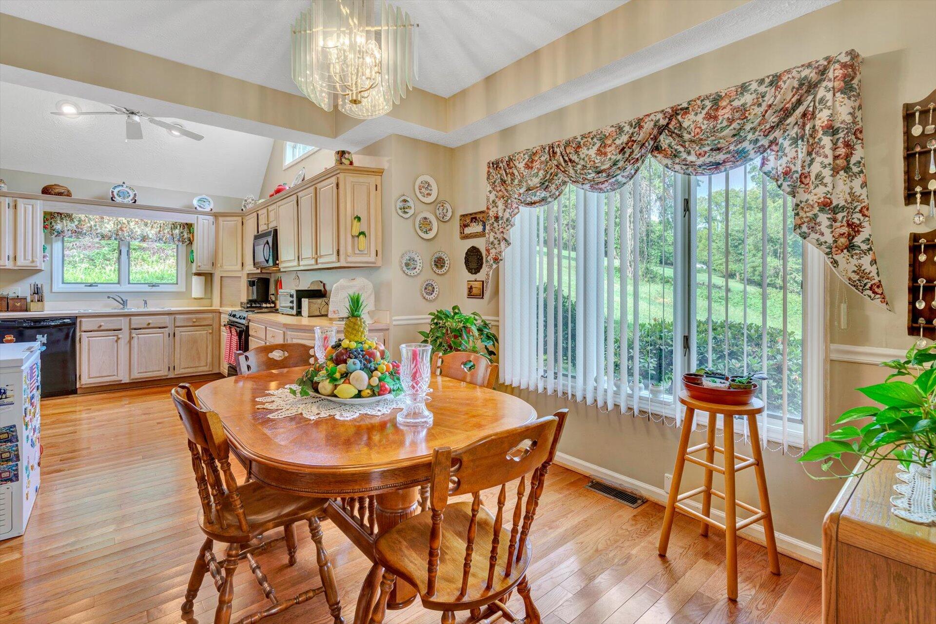 3443 Brymoor Road Southwest Roanoke, VA 24018 - Photo 8 of 31 08-091620210166