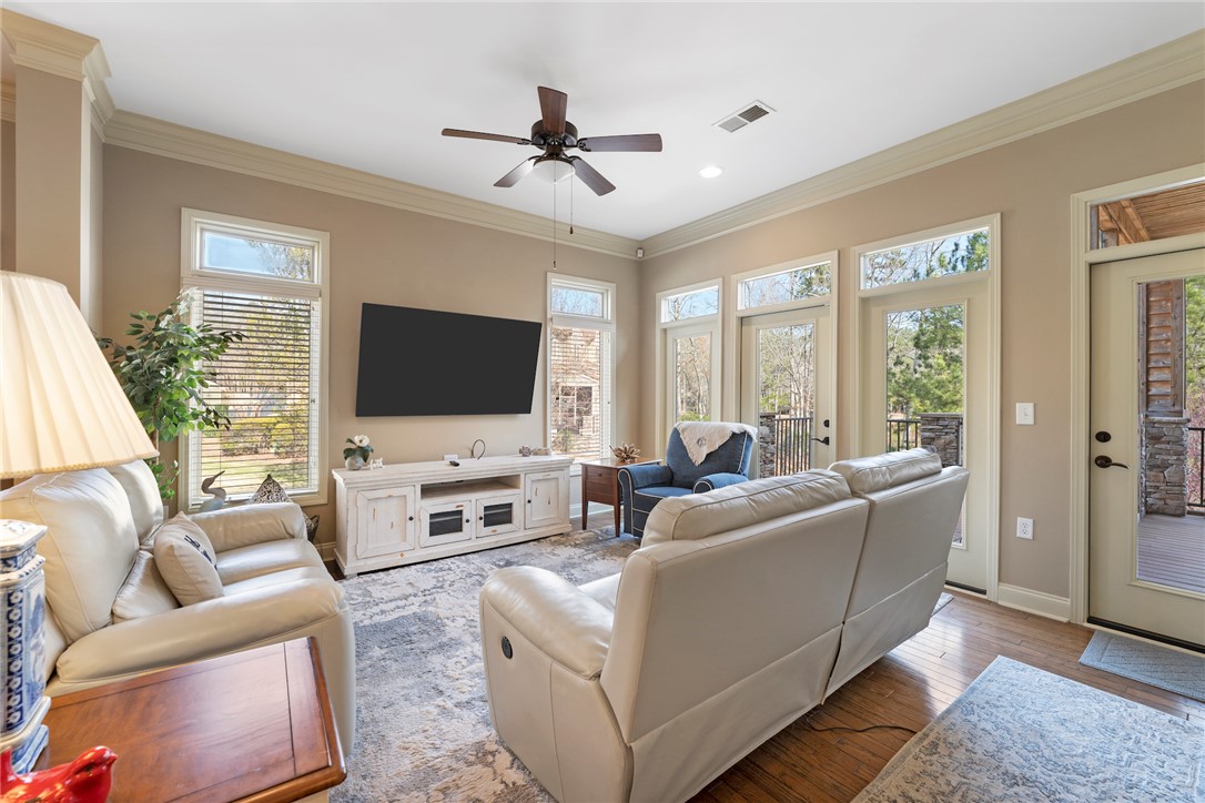 404 Sunset Point Drive West Union, SC 29696 - Photo 7 of 49