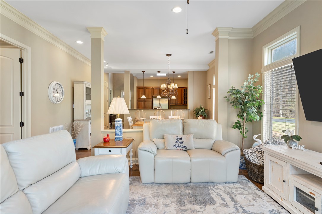 404 Sunset Point Drive West Union, SC 29696 - Photo 9 of 49