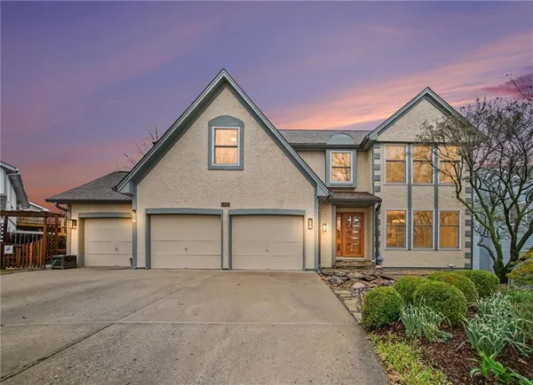 $419,900 | 5700 Northwest Flintridge Court, Kansas City, MO 64151