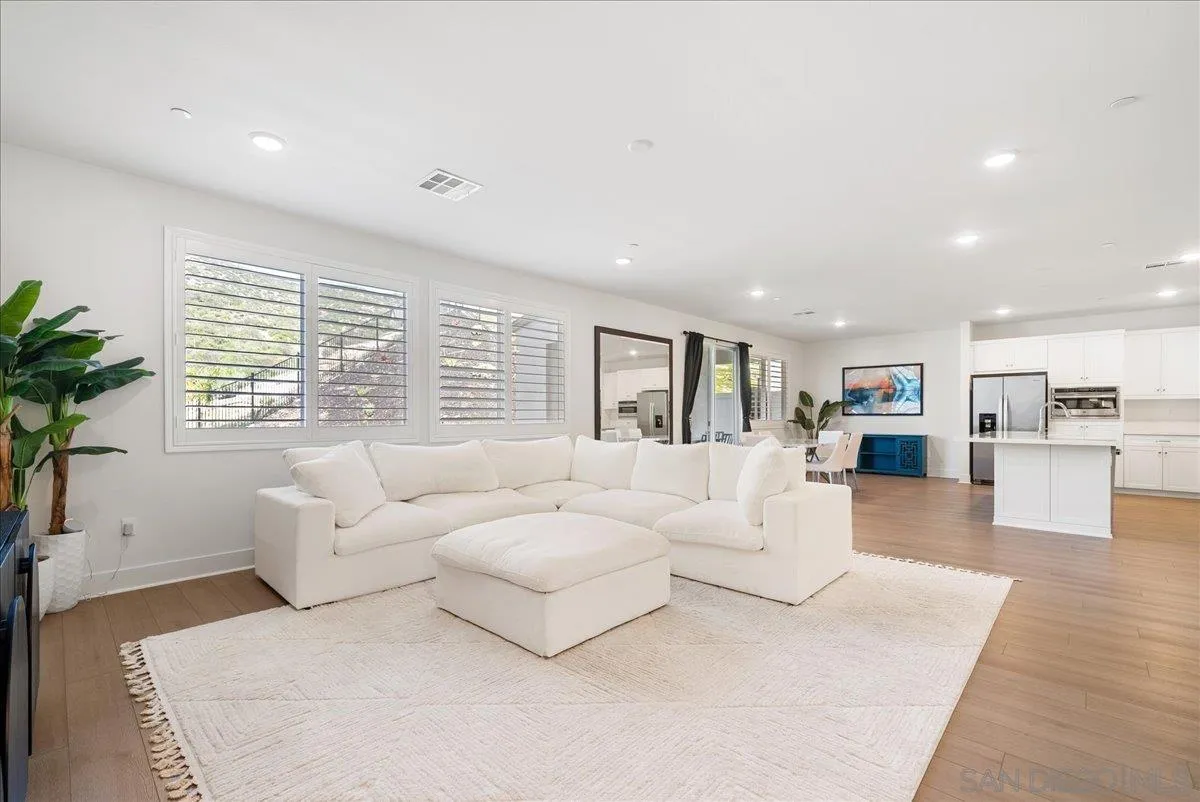 35562 Orchard Trail Fallbrook, CA 92028 - Photo 12 of 53 Living Room
