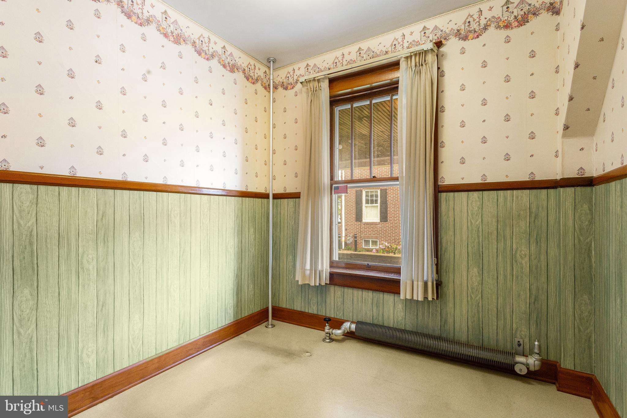 837 Broadway Hanover, PA 17331 - Photo 13 of 35 1st Floor Office/Bonus Room
