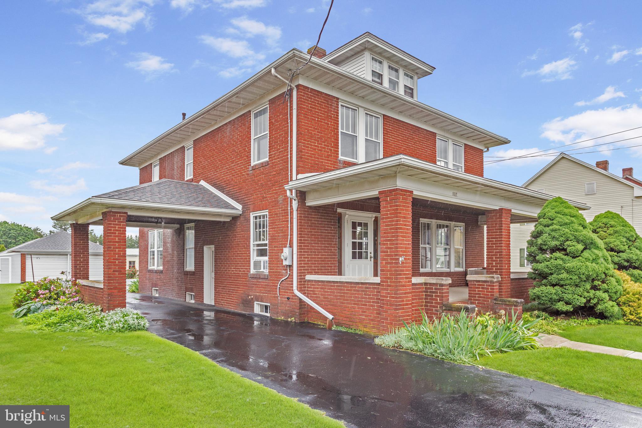 837 Broadway Hanover, PA 17331 - Photo 2 of 35 Pass thru driveway