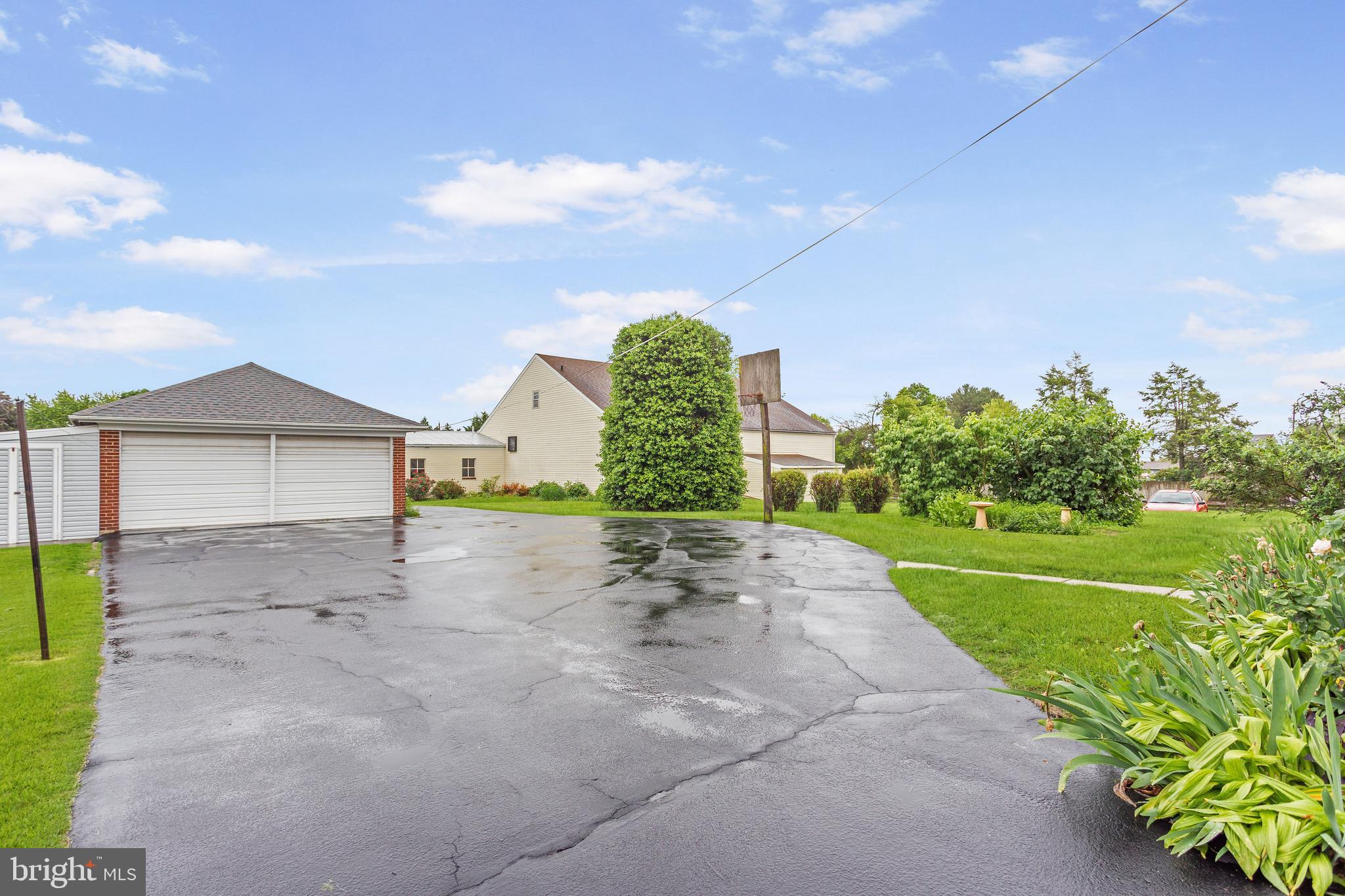 837 Broadway Hanover, PA 17331 - Photo 28 of 35 Large Pass Thru Driveway