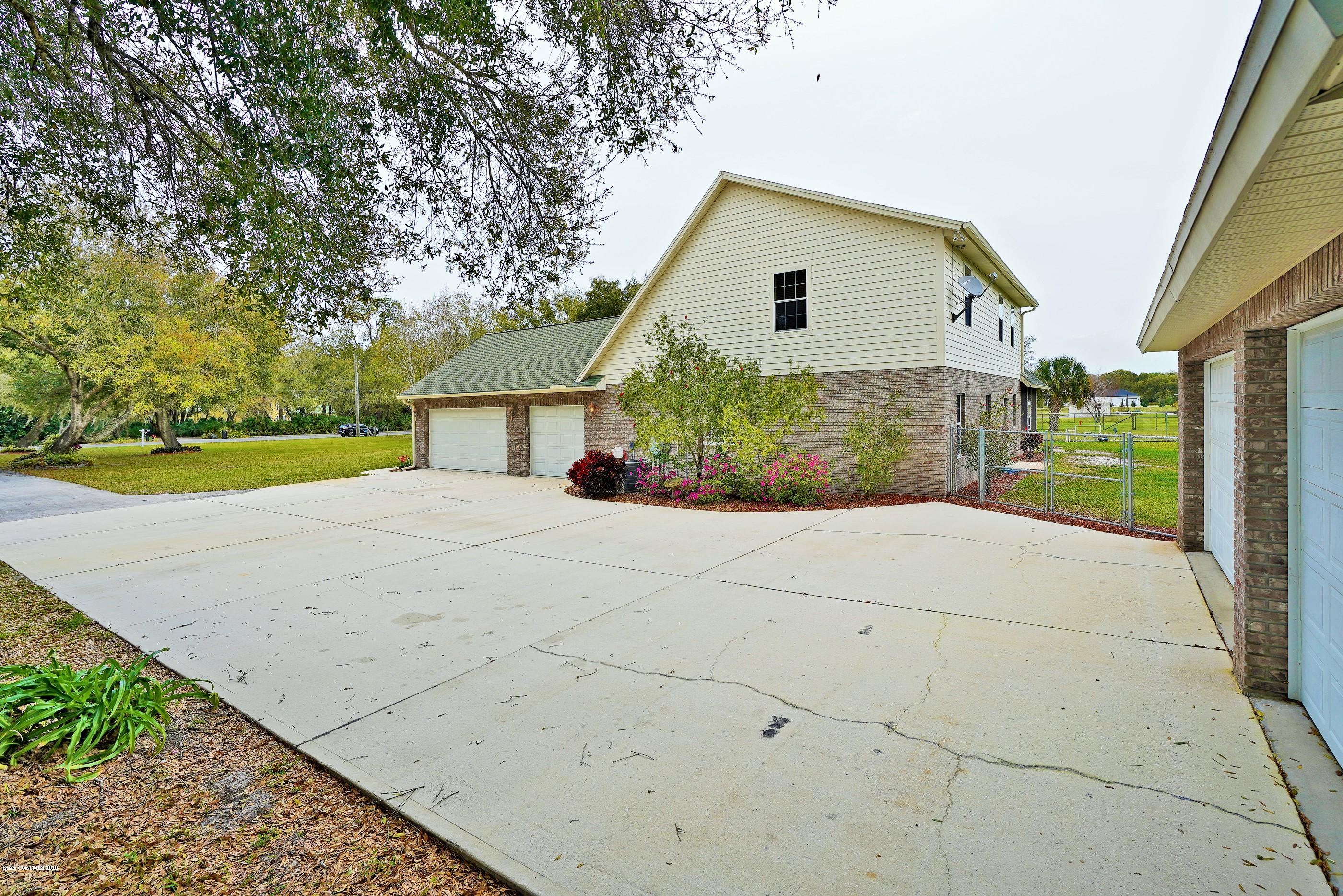3445 Carter Road Mims, FL 32754 - Photo 3 of 38 Driveway