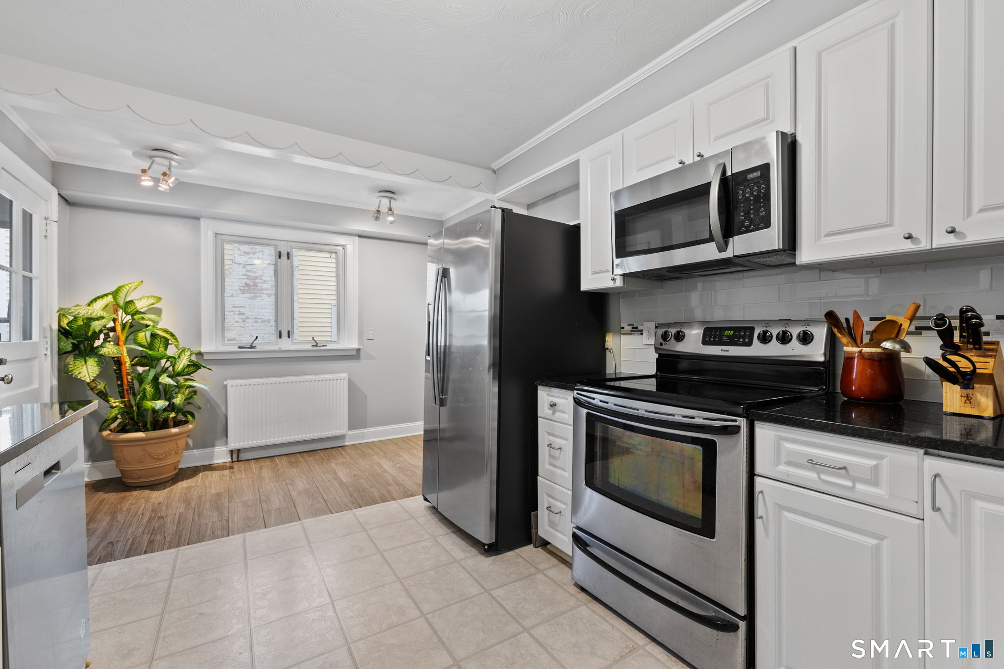 36 Meadowbrook Road West Hartford, CT 06107 - Photo 11 of 37