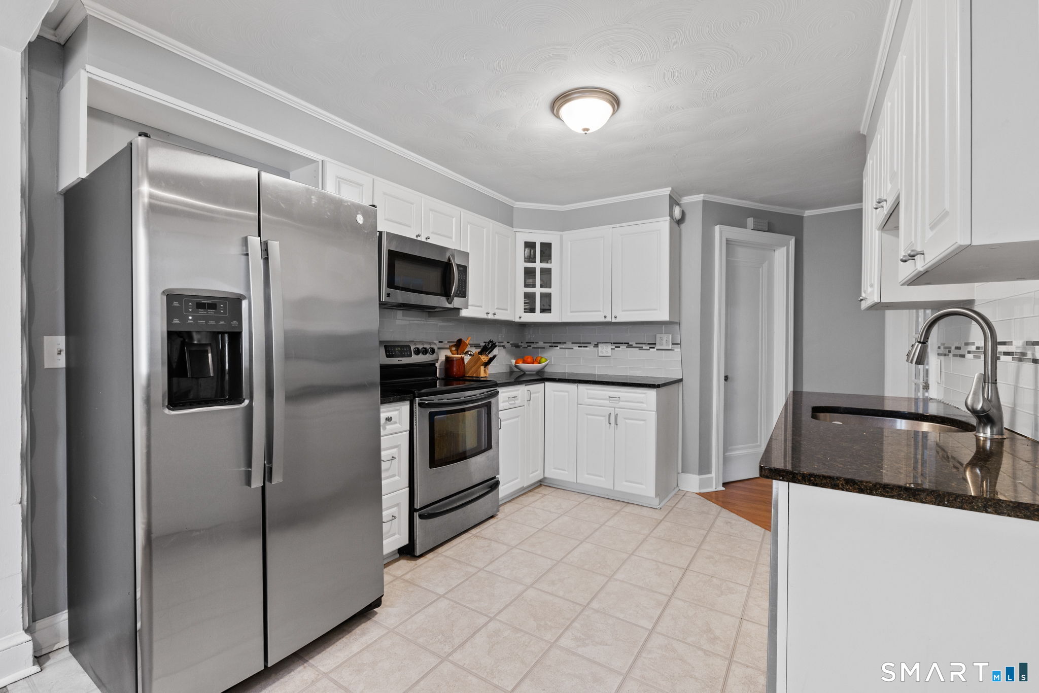 36 Meadowbrook Road West Hartford, CT 06107 - Photo 7 of 37