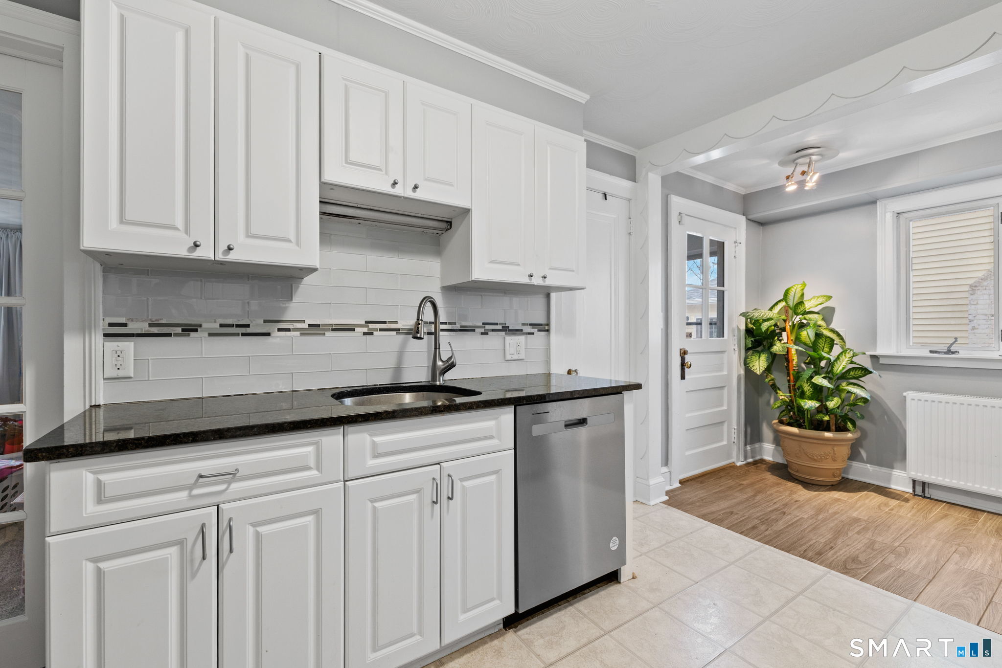 36 Meadowbrook Road West Hartford, CT 06107 - Photo 10 of 37