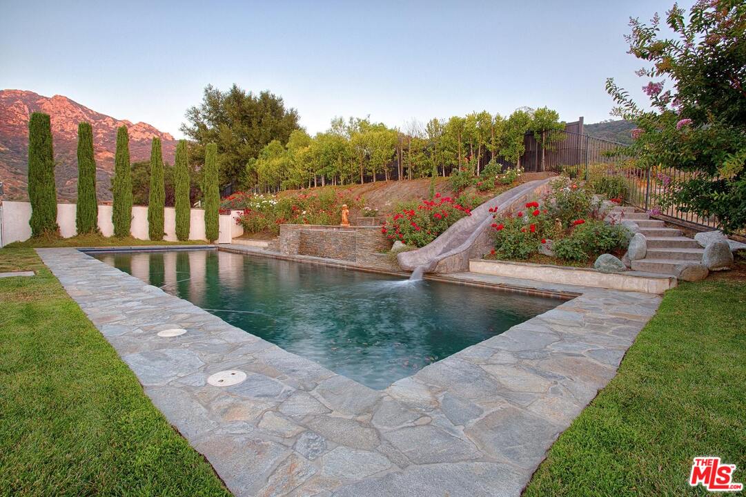 423 Woodbluff Road Monte Nido, CA 91302 - Photo 4 of 31 a view of a back yard of the house