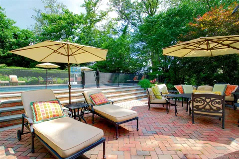 $3,495,000 | 110 Birch Drive, East Hills, NY 11576