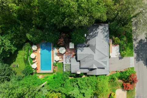 $3,495,000 | 110 Birch Drive, East Hills, NY 11576