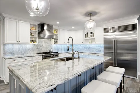 $3,495,000 | 110 Birch Drive, East Hills, NY 11576