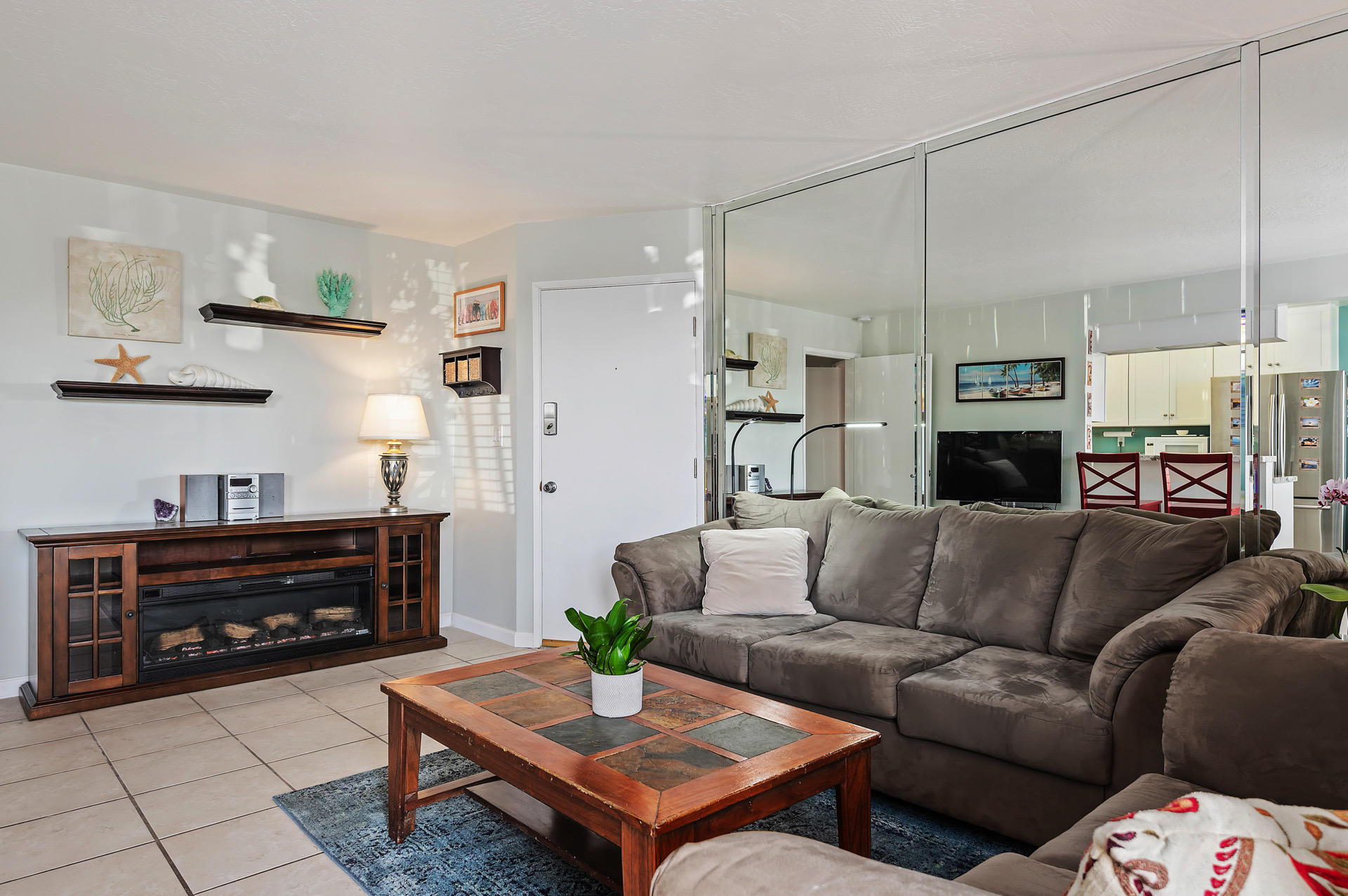 4975 Sandyland Road, Unit 103 Carpinteria, CA 93013 - Photo 5 of 19 03 - Living Room