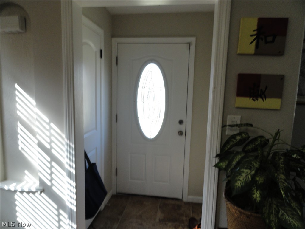 3667 Strathavon Road Cleveland, OH 44120 - Photo 4 of 20