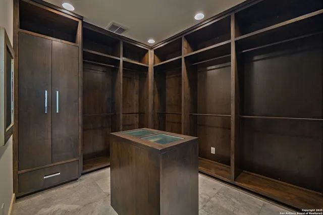 $2,449,900 | 100 Canterbury Hill Street, Terrell Hills, TX 78209