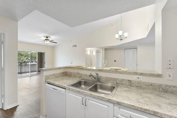 $2,220 | 3821 Southwest Coquina Cove Way, Unit 205, Palm City, FL 34990