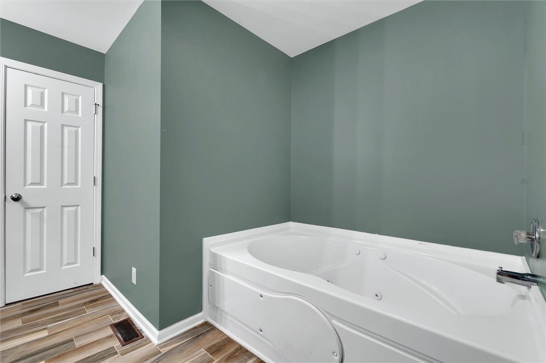 210 Briarcliff Road Central, SC 29630 - Photo 20 of 40 Primary Bath