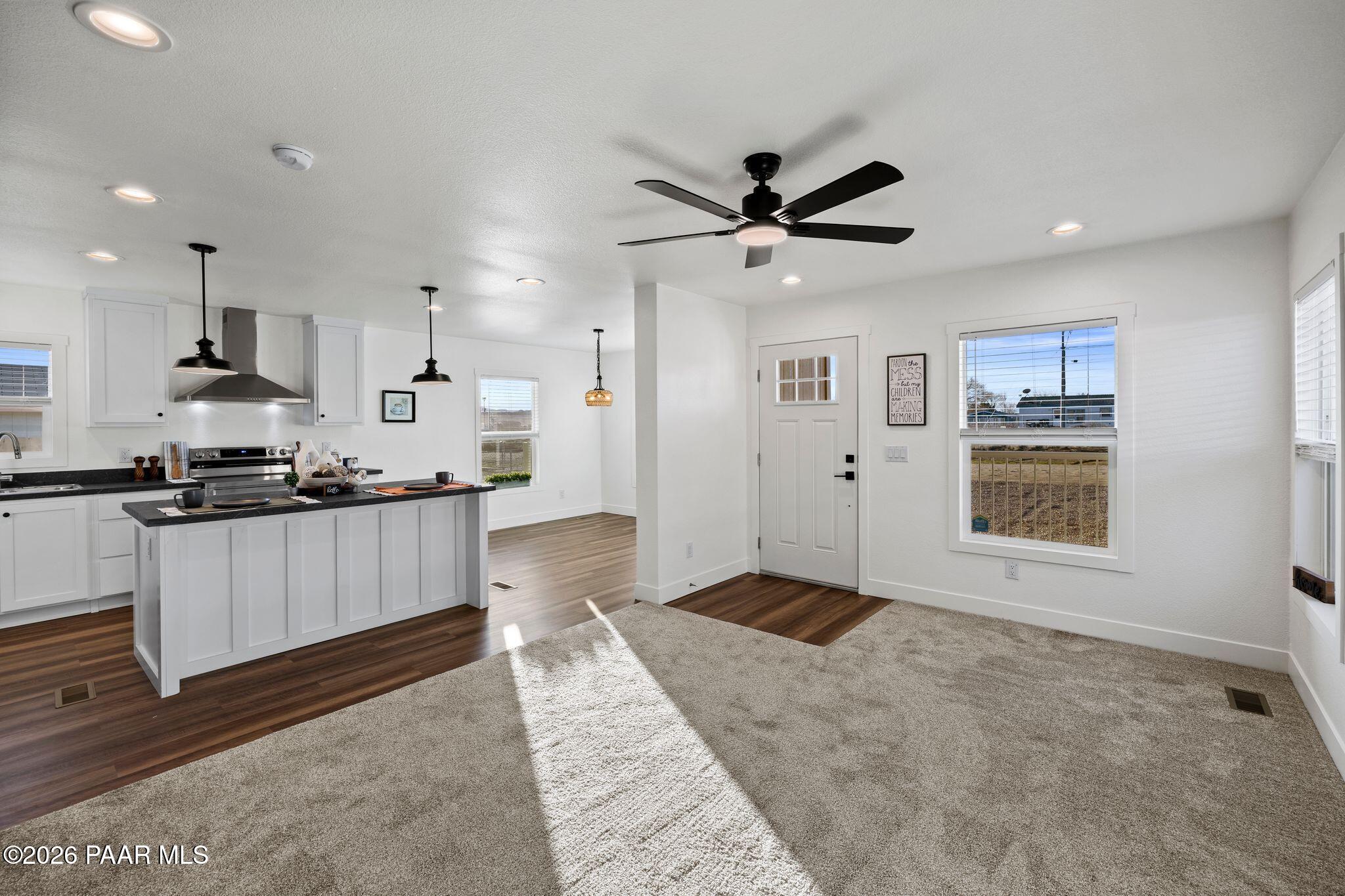 200 West Lake Louise Road Paulden, AZ 86334 - Photo 5 of 33 Living Room