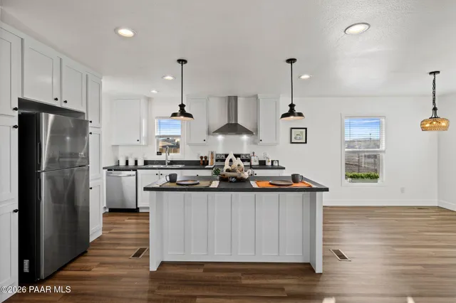 $279,550 | 200 West Lake Louise Road, Paulden, AZ 86334