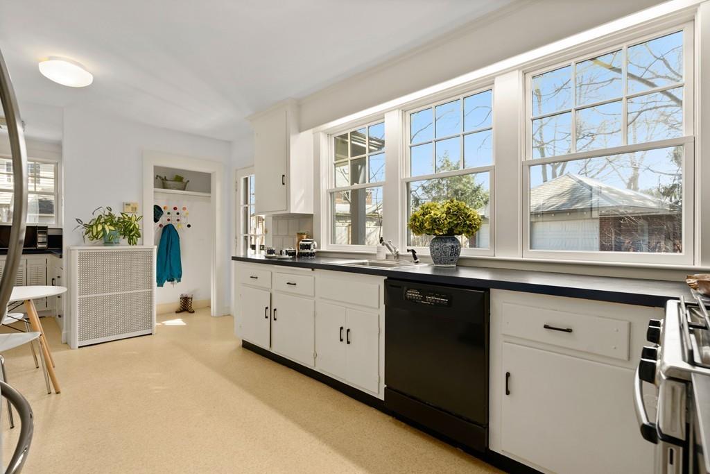 40 Royce Road Newton, MA 02459 - Photo 17 of 34