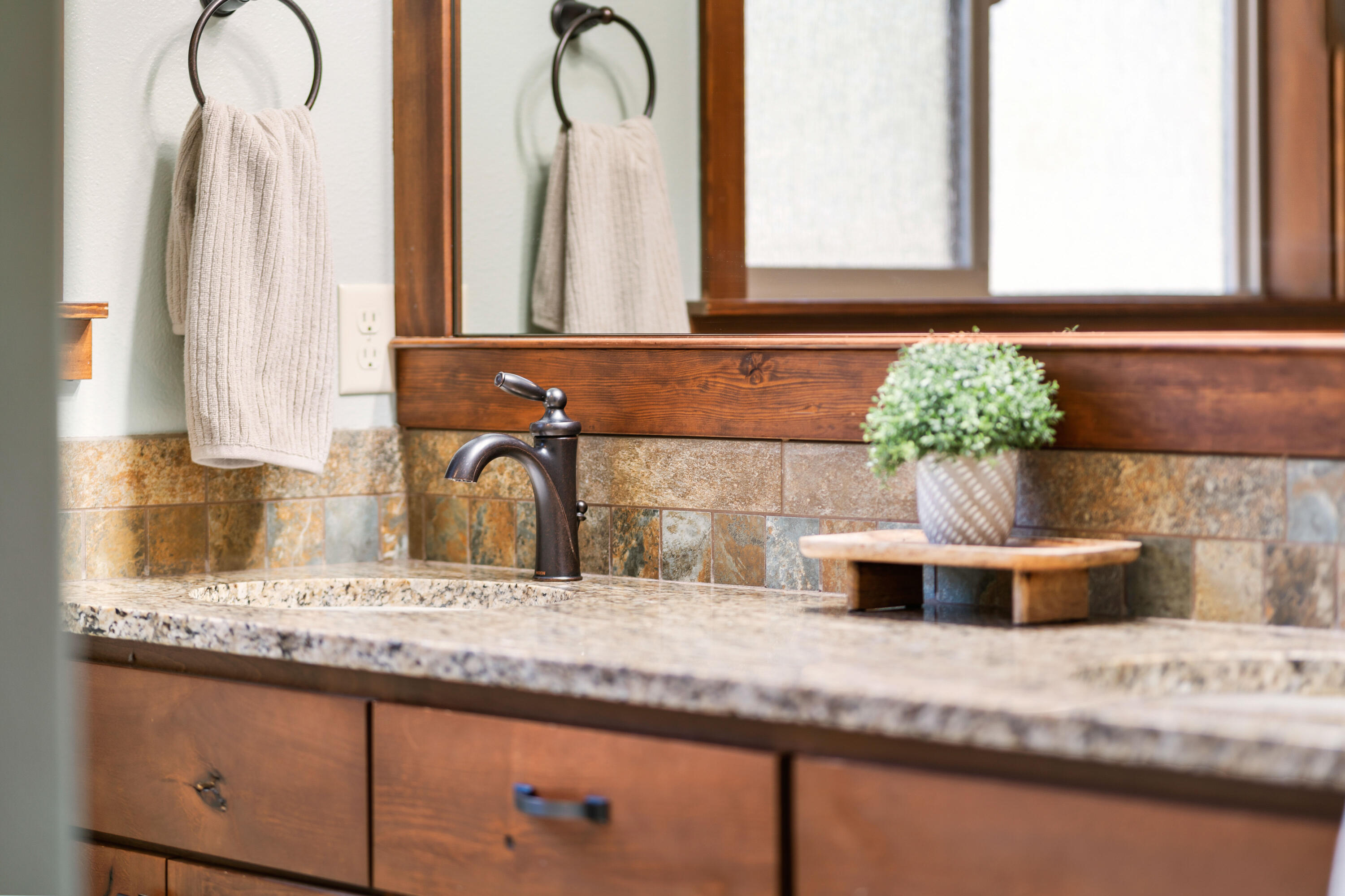 19041 Baker Road Bend, OR 97702 - Photo 17 of 45 31-Bathroom