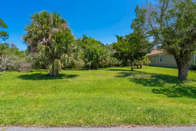 a view of a garden with a house