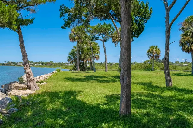 a view of outdoor space with city view