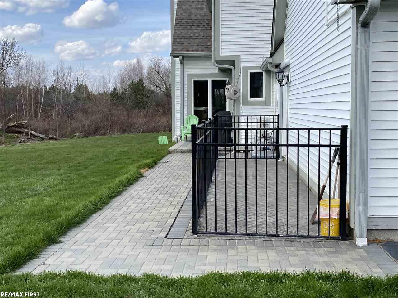 DOG RUN