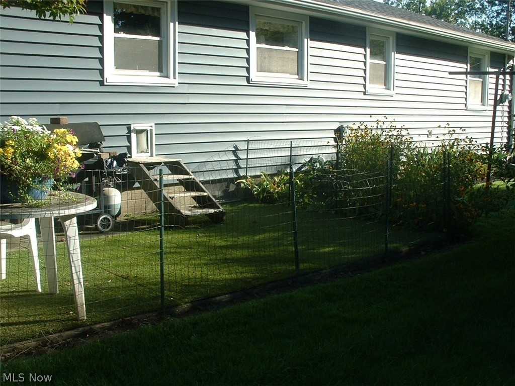 322 West Ohio Avenue Rittman, OH 44270 - Photo 33 of 34 Small fenced pet area