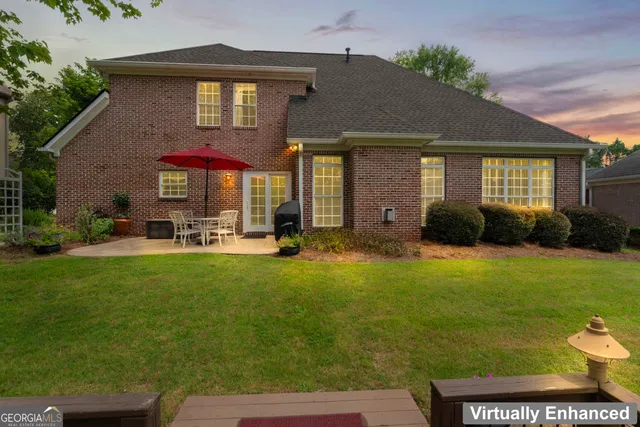 a view of a house with a back yard