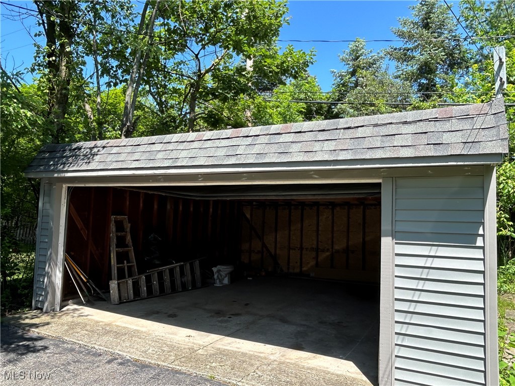 3533 Chelton Road Cleveland, OH 44120 - Photo 5 of 26