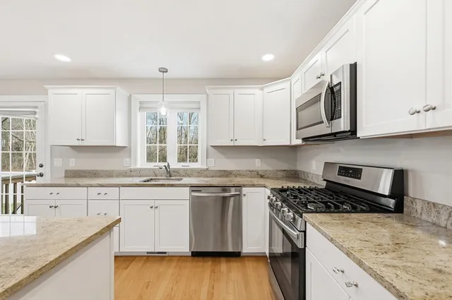 $550,000 | 877 Brockton Avenue, Unit 877, Abington, MA 02351