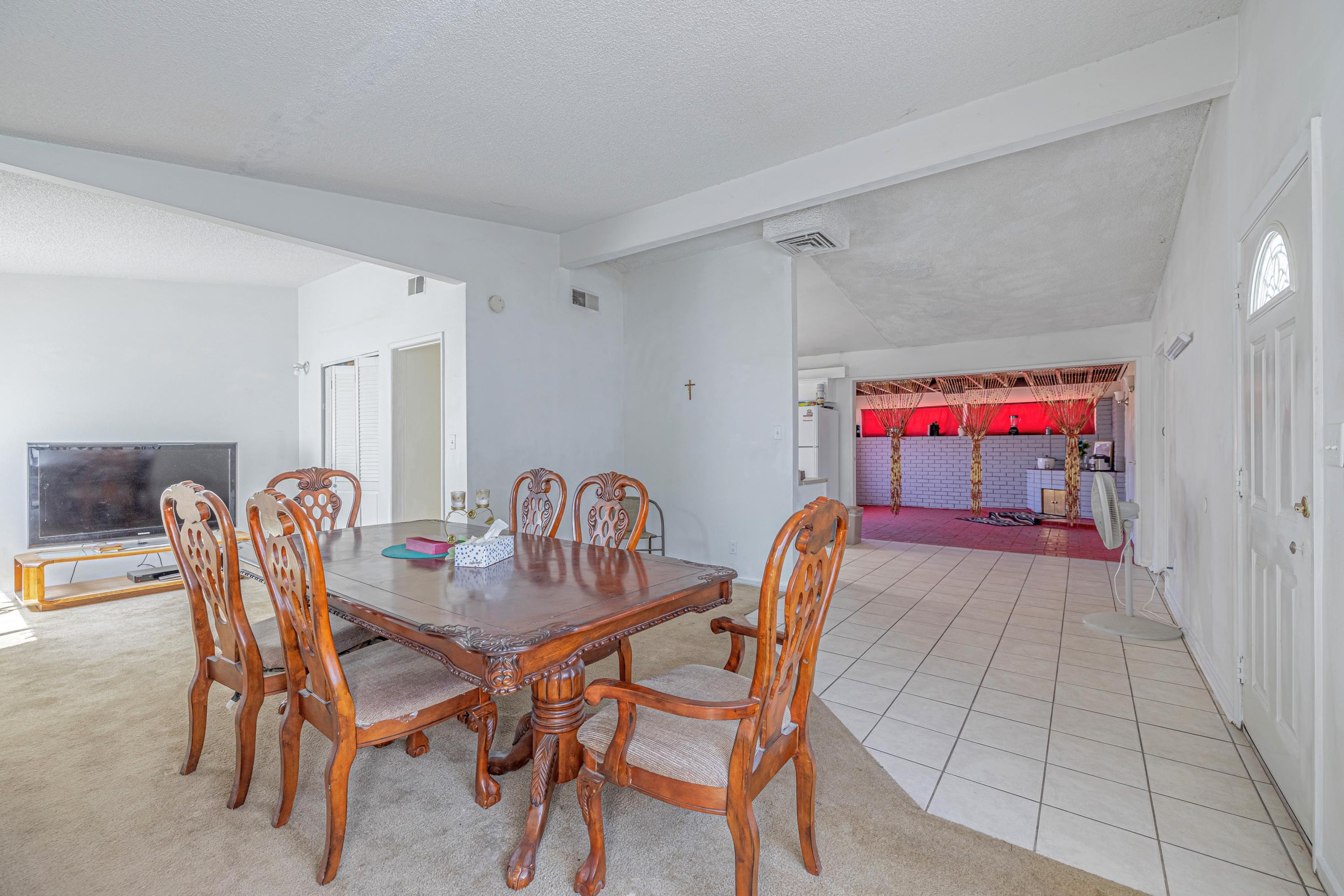 1035 Valiant Street Lancaster, CA 93534 - Photo 4 of 21 JMY_5286-HDR