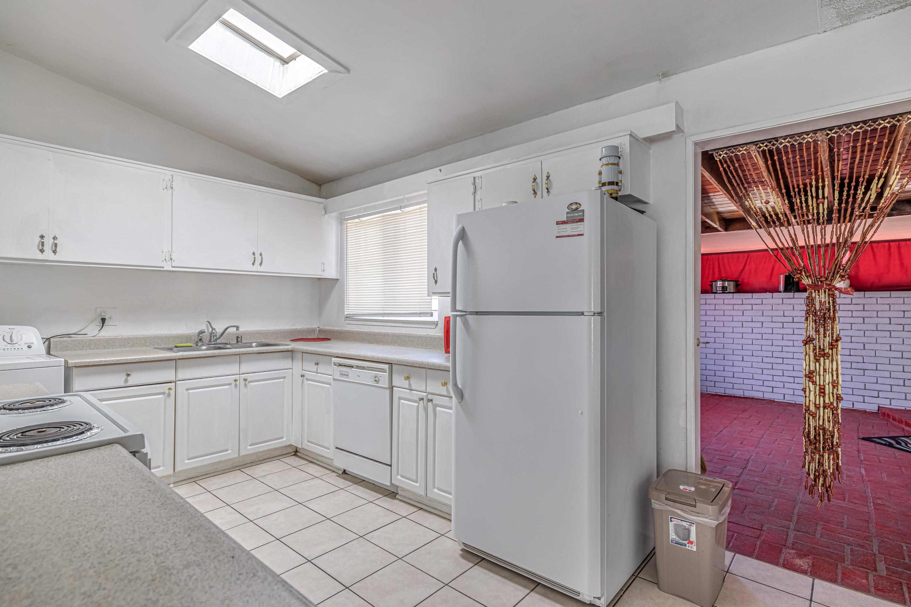 1035 Valiant Street Lancaster, CA 93534 - Photo 9 of 21 JMY_5309-HDR