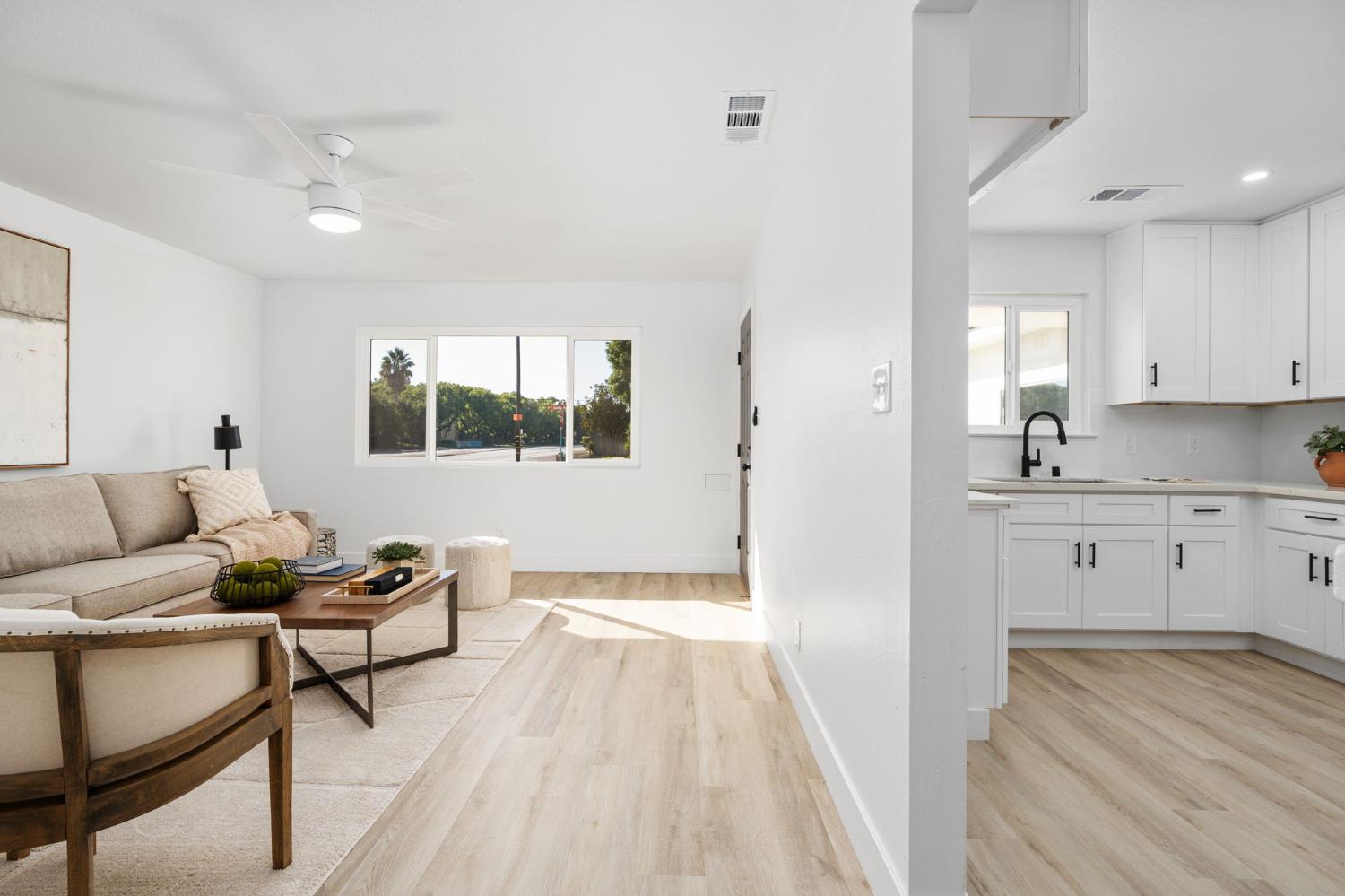 801 West Santa Ana Avenue Clovis, CA 93612 - Photo 11 of 32 a living room with furniture and a wooden floor