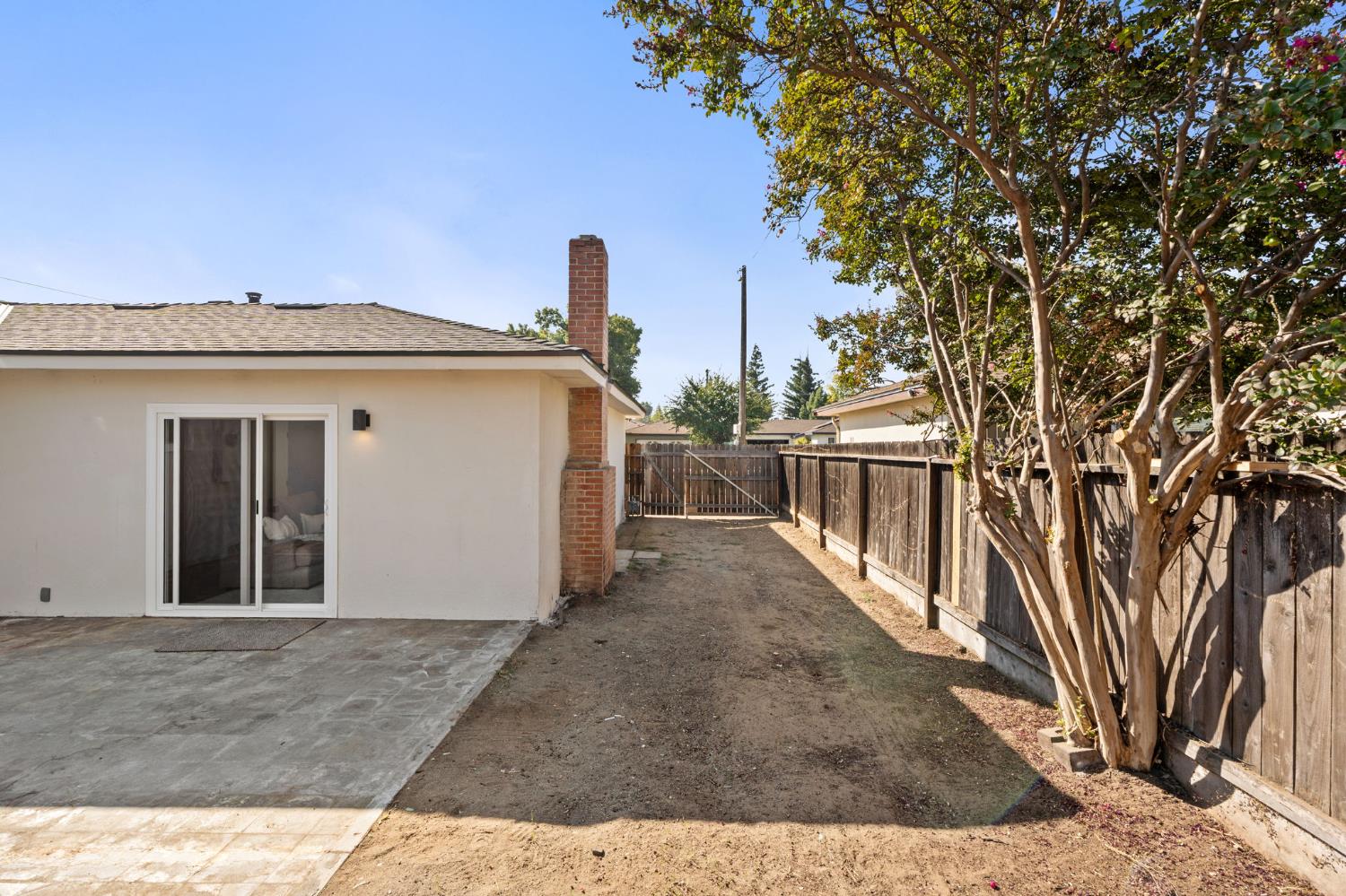 801 West Santa Ana Avenue Clovis, CA 93612 - Photo 28 of 32 a view of a house with a backyard