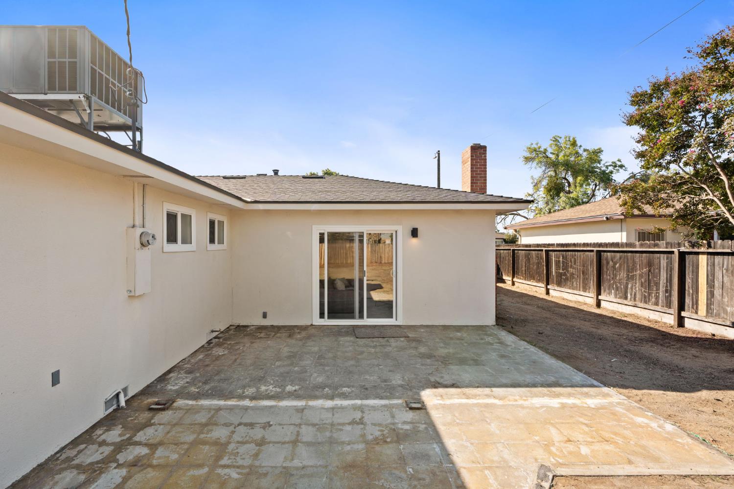 801 West Santa Ana Avenue Clovis, CA 93612 - Photo 32 of 32 a front view of a house with yard