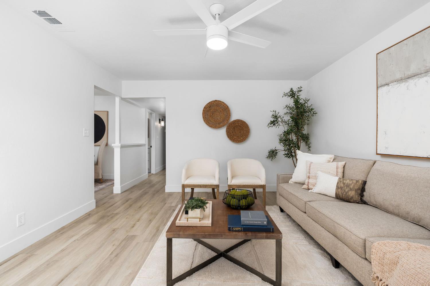 801 West Santa Ana Avenue Clovis, CA 93612 - Photo 9 of 32 a living room with furniture