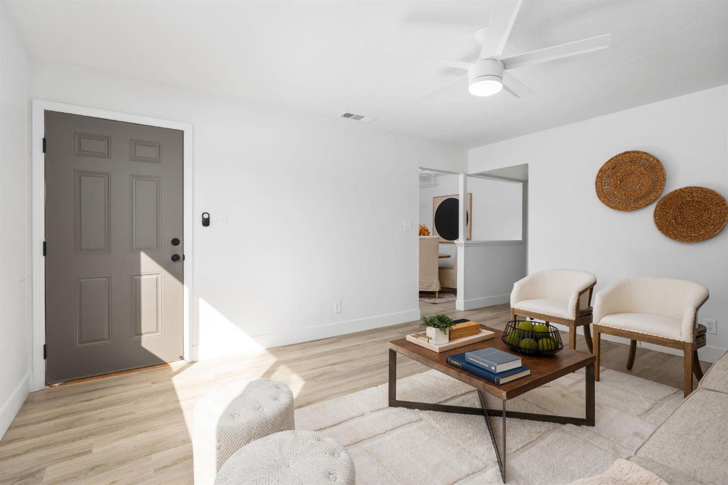 801 West Santa Ana Avenue Clovis, CA 93612 - Photo 10 of 32 a living room with furniture and wooden floor